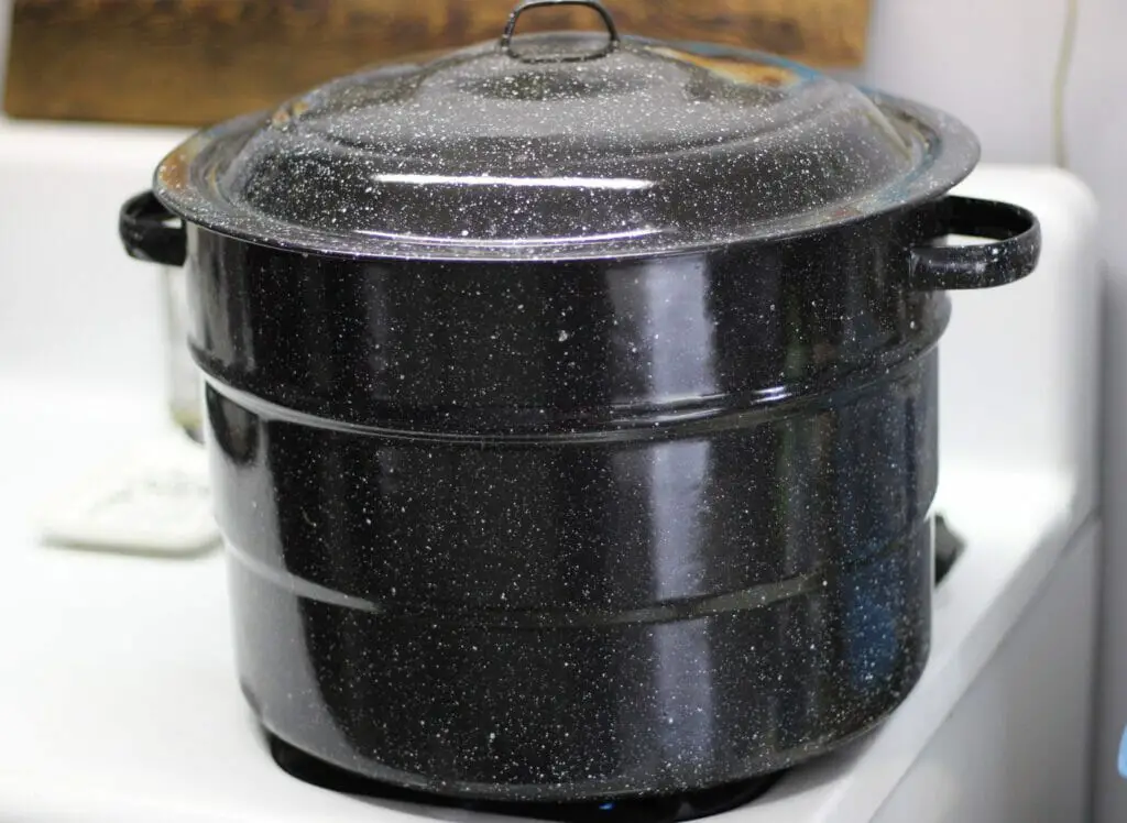 waterbath canner on a stove