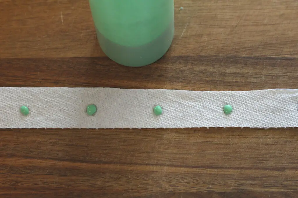 paper towel strip with flour/water drop