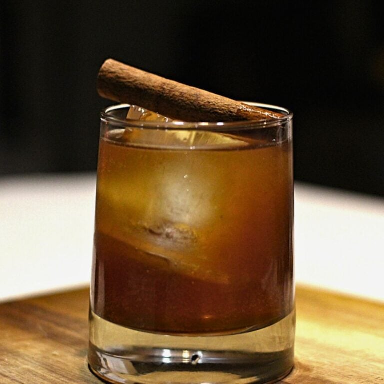 gingerbread fizz cocktail